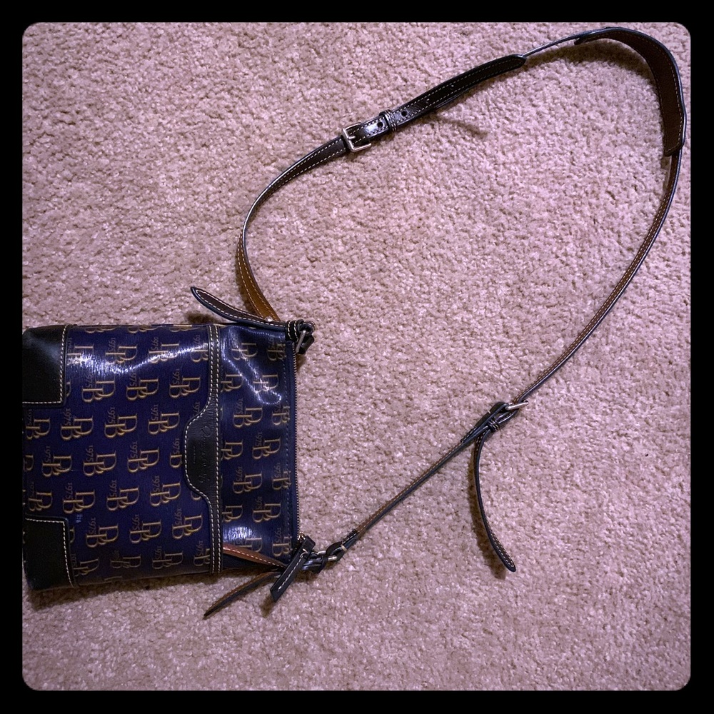 Dooney & Bourke leather navy purse